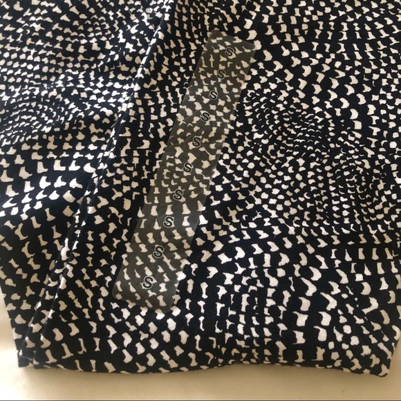 New! ▫️ Mix It Pattern Leggings ▫️ - Picture 2 of 4